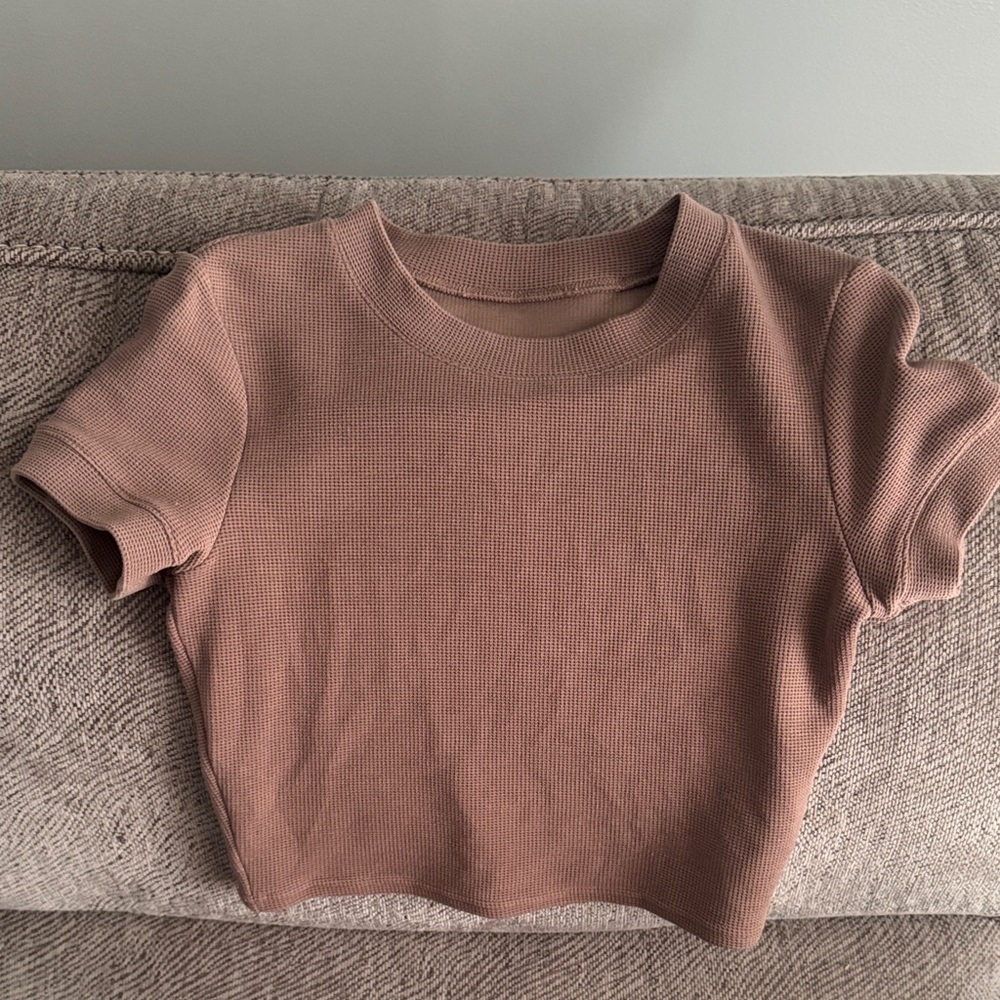 ALO Yoga Brown Crop Top - Picture 2 of 3